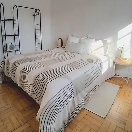 Quarto Duplo Baixa De Junto A Estacao Ferroviaria