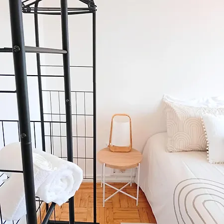 Quarto Duplo Baixa De Junto A Estacao Ferroviaria Portimao