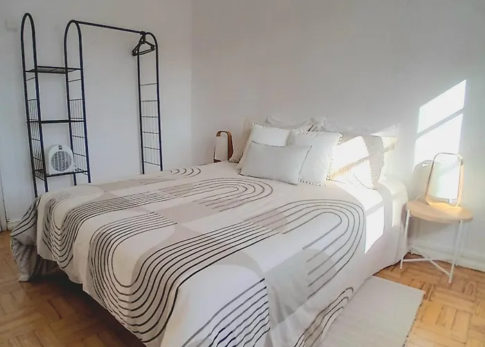 Homestay Duplo Baixa De Junto A Estacao Ferroviaria *